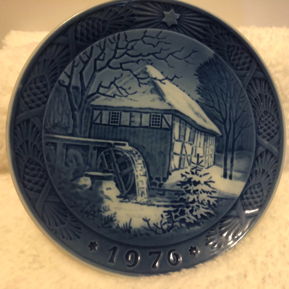 1976 Royal Copenhagen Christmas Plate